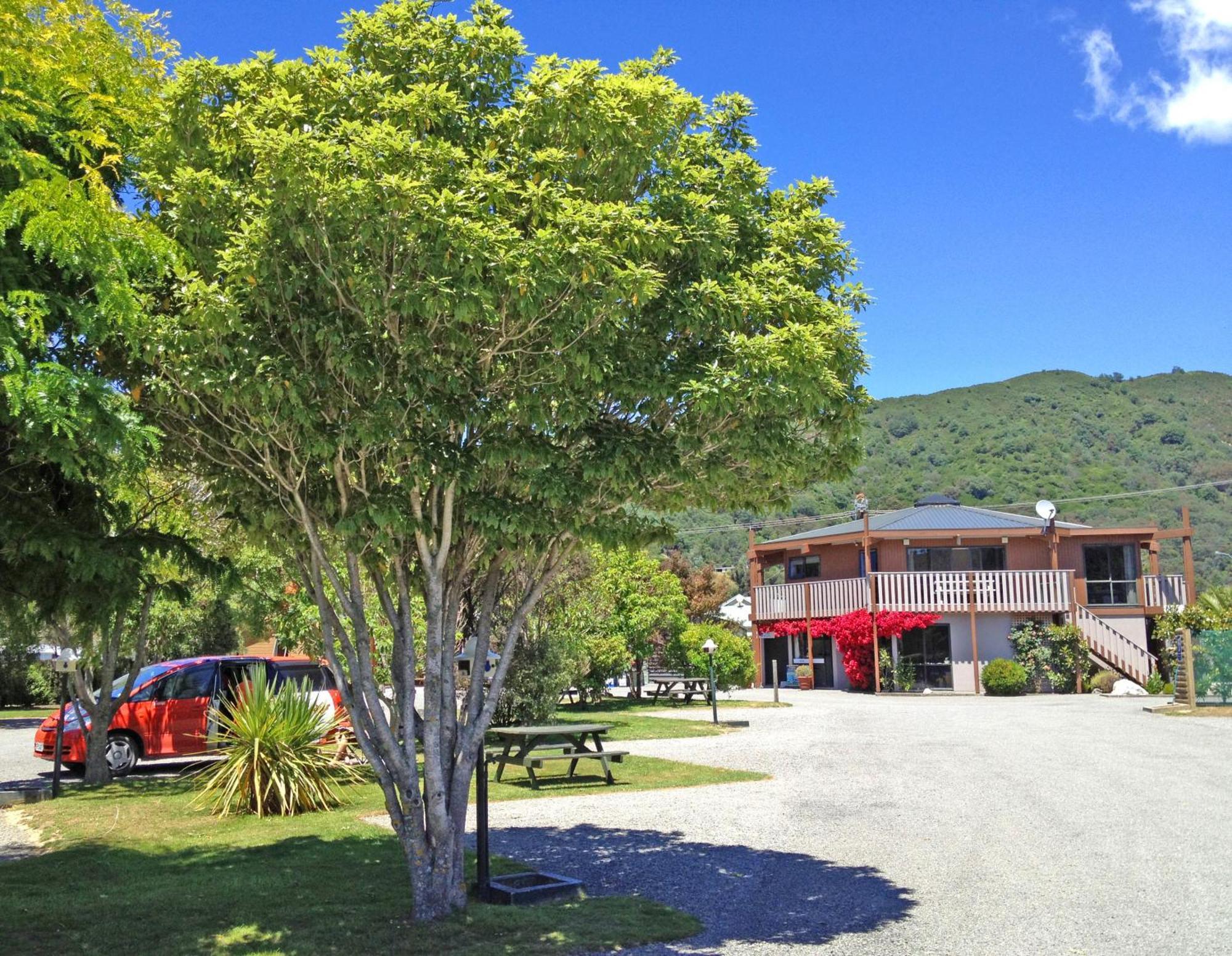 Picton Campervan Park Bagian luar foto